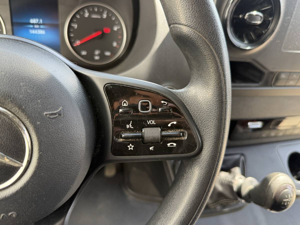 Mercedes-Benz Sprinter Mercedes-Benz Sprinter 315 1.9 CDI Pakketbus L3H2 Tussenschot met deur LED Climate Control Cruise Control Carplay Camera