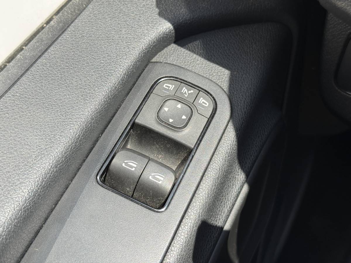 Mercedes-Benz Sprinter Mercedes-Benz Sprinter 315 1.9 CDI Pakketbus L3H2 Tussenschot met deur LED Climate Control Cruise Control Carplay Camera
