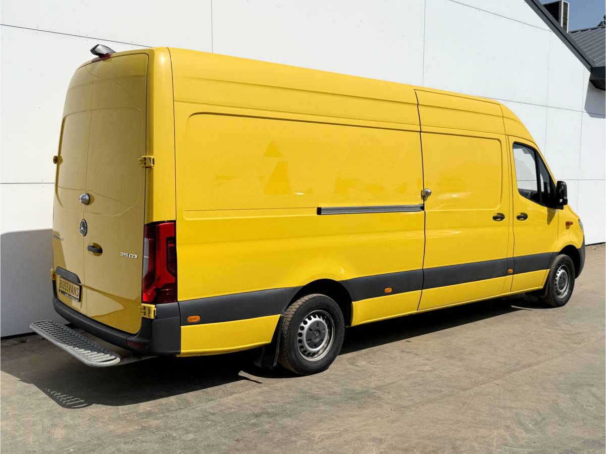 Mercedes-Benz Sprinter Mercedes-Benz Sprinter 315 1.9 CDI Pakketbus L3H2 Tussenschot met deur LED Climate Control Cruise Control Carplay Camera
