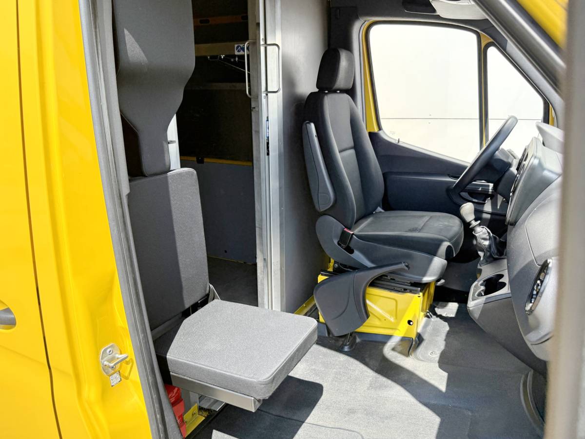 Mercedes-Benz Sprinter Mercedes-Benz Sprinter 315 1.9 CDI Pakketbus L3H2 Tussenschot met deur LED Climate Control Cruise Control Carplay Camera