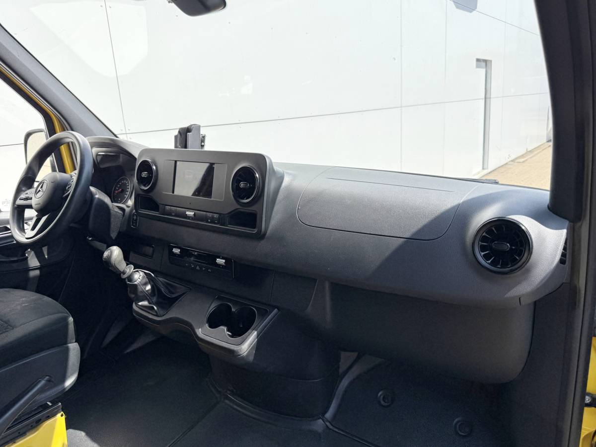 Mercedes-Benz Sprinter Mercedes-Benz Sprinter 315 1.9 CDI Pakketbus L3H2 Tussenschot met deur LED Climate Control Cruise Control Carplay Camera