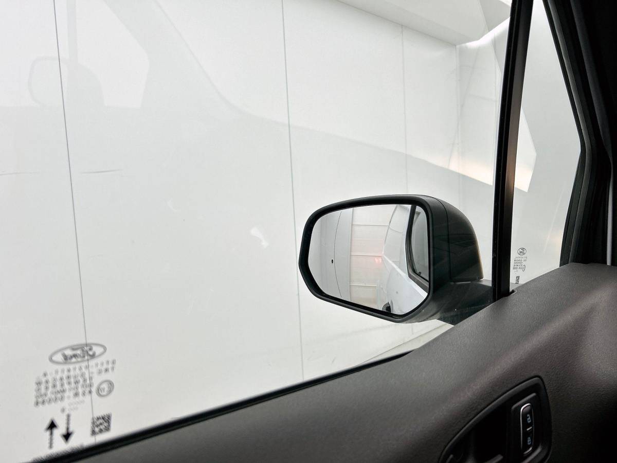 Ford Transit Connect Ford Transit Connect 1.5 EcoBlue Automaat L2 Trend Navigatie Airco Parkeersensoren Cruise Control 3Zits Camera DAB+ radio