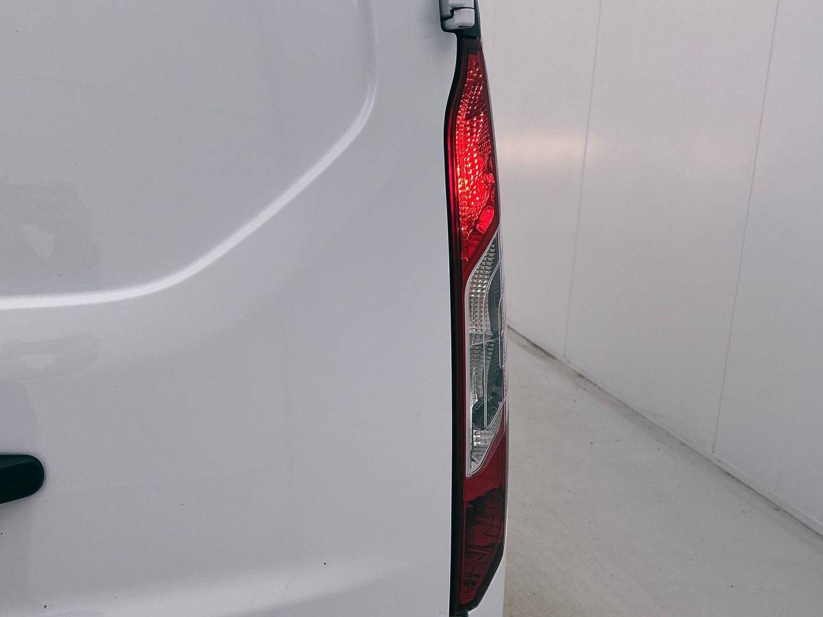 Ford Transit Connect Ford Transit Connect 1.5 EcoBlue Automaat L2 Trend Navigatie Airco Parkeersensoren Cruise Control 3Zits Camera DAB+ radio