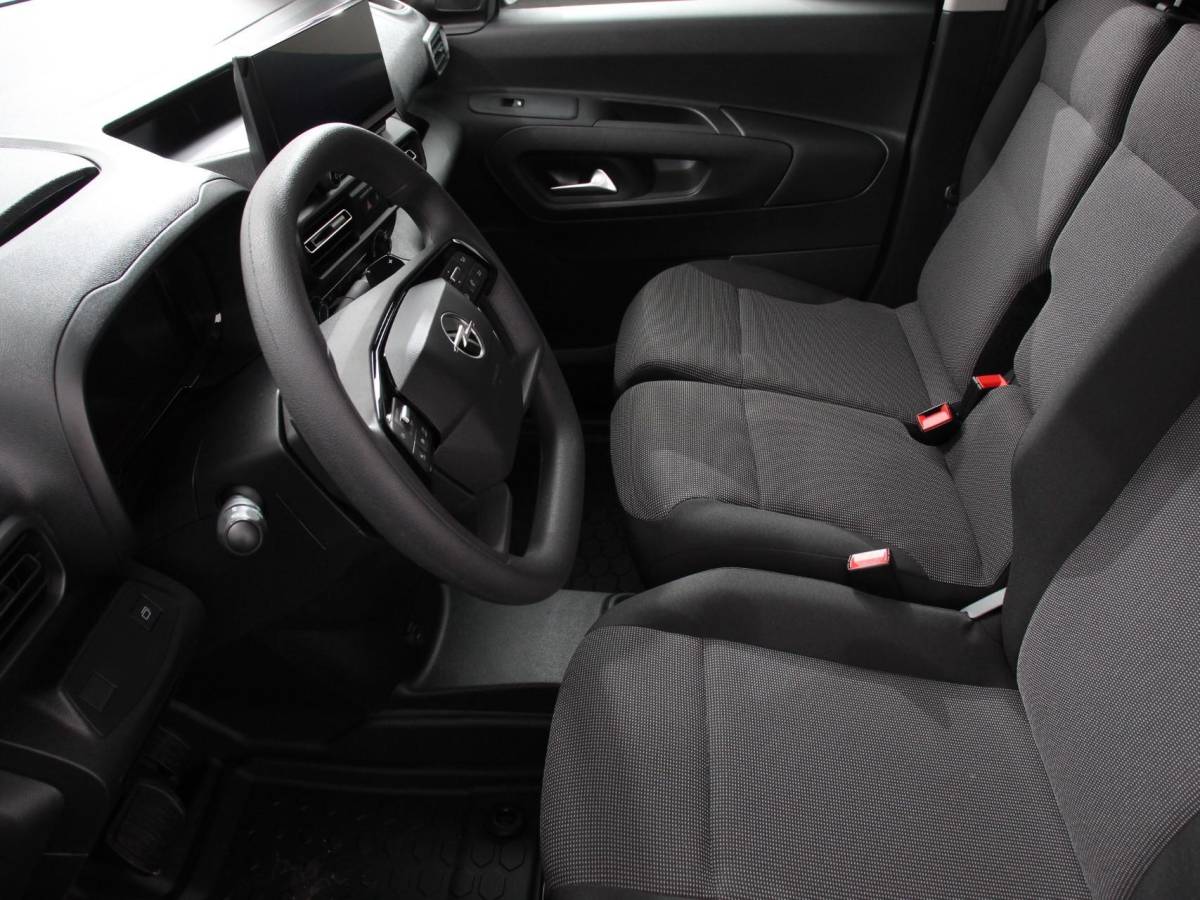 Opel Combo Opel Combo 1.5 BlueHDi 130PK L2 Automaat Apple Carplay / Android Auto Navigatie Trekhaak Airco Camera Cruise Control Parkeersensoren V+A DAB