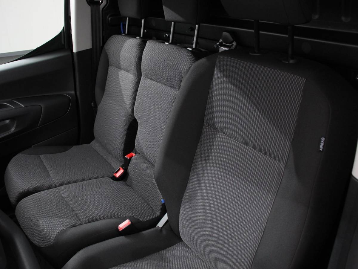 Opel Combo Opel Combo 1.5 BlueHDi 130PK L2 Automaat Apple Carplay / Android Auto Navigatie Trekhaak Airco Camera Cruise Control Parkeersensoren V+A DAB