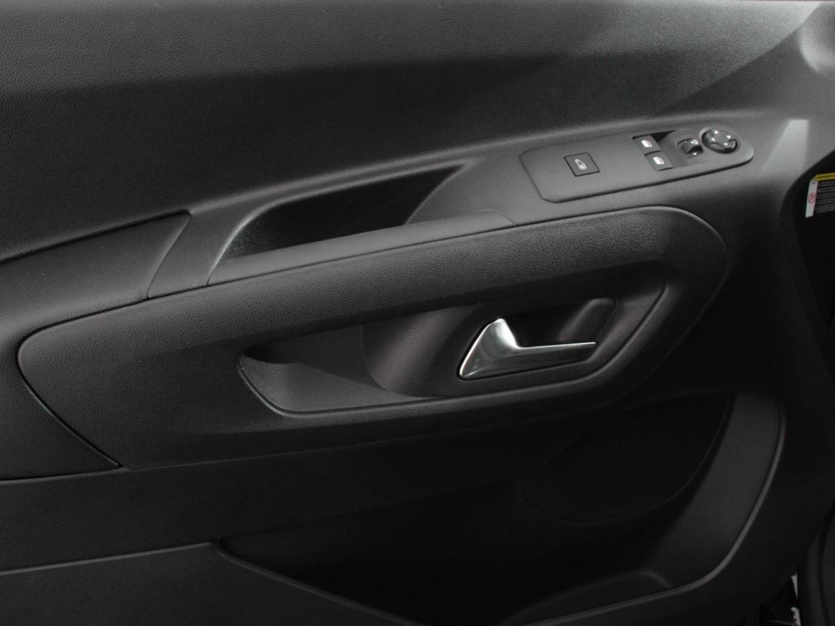 Opel Combo Opel Combo 1.5 BlueHDi 130PK L2 Automaat Apple Carplay / Android Auto Navigatie Trekhaak Airco Camera Cruise Control Parkeersensoren V+A DAB