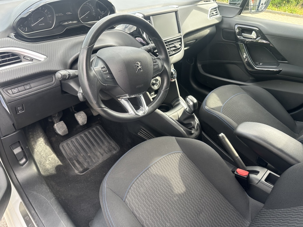 Peugeot 208 Peugeot 208 Peugeot 208 1.2 Signature | Distributieriem Vervangen |
