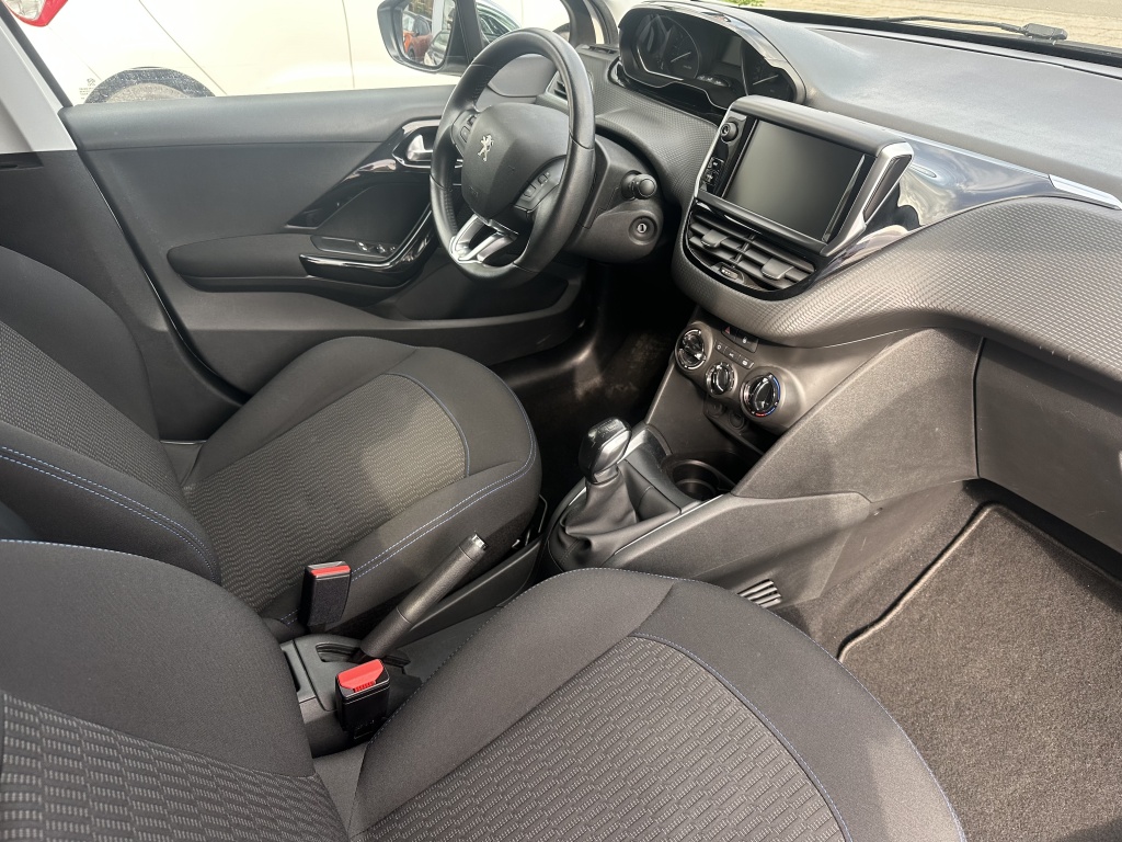 Peugeot 208 Peugeot 208 Peugeot 208 1.2 Signature | Distributieriem Vervangen |