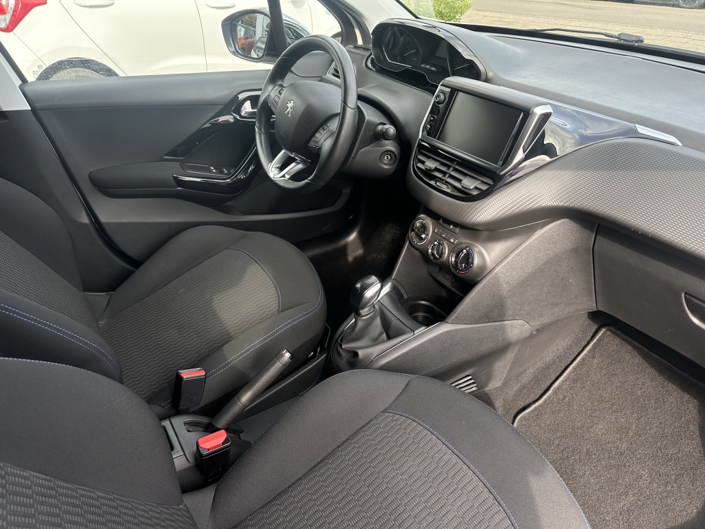 Peugeot 208 Peugeot 208 Peugeot 208 1.2 Signature | Distributieriem Vervangen |