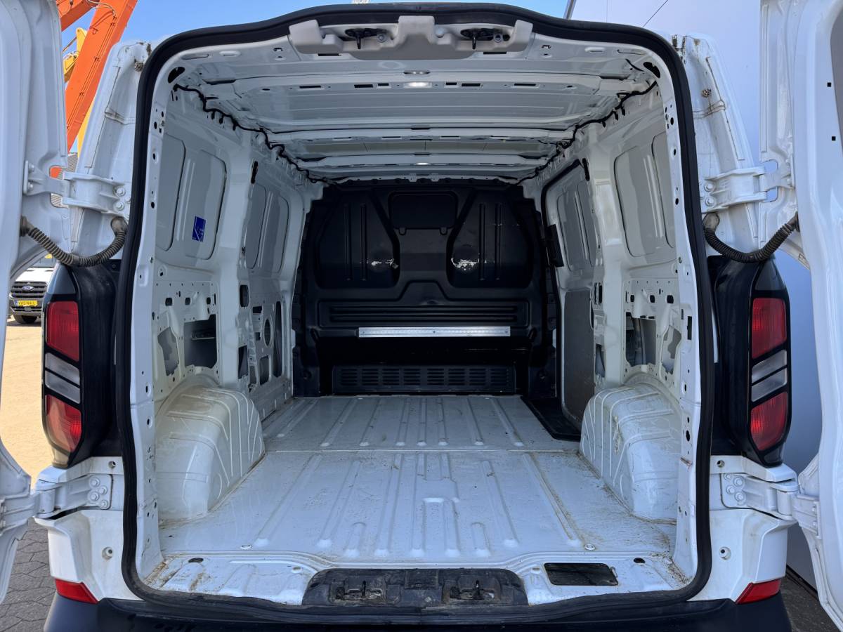 Ford Transit Custom Ford Transit Custom 2.0 TDCI 140PK AWD Automaat L1 4×4 4WD LED ACC Carplay Camera Navigatie Parkeersensoren v+a Vierwielaandrijving