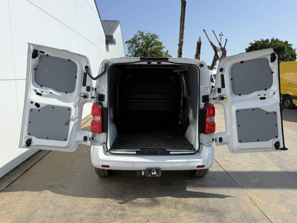 Fiat Scudo Fiat Scudo/ Opel Vivaro 2.0 145PK Automaat L2H1 Climate Control Cruise Control Trekhaak Carplay Camera Navigatie Parkeersensoren Euro 6
