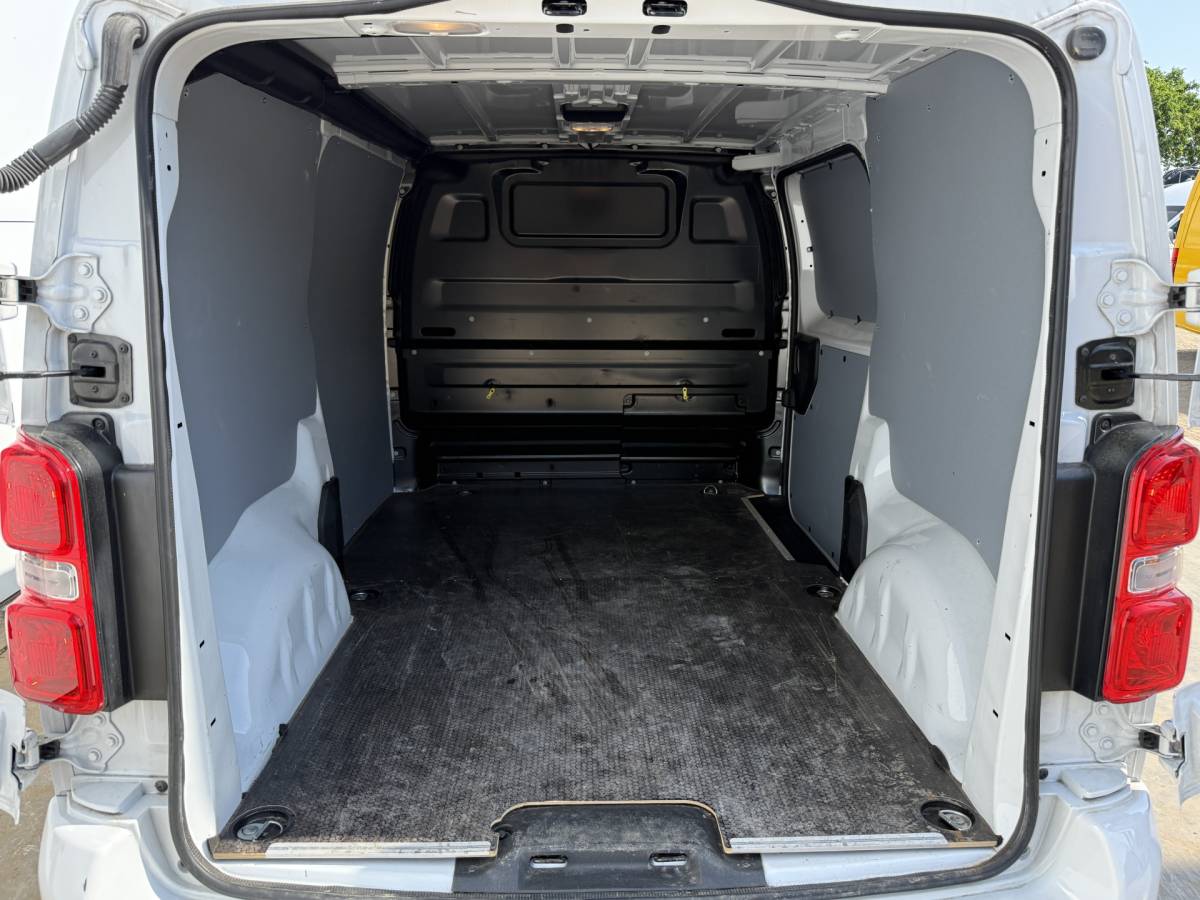Fiat Scudo Fiat Scudo/ Opel Vivaro 2.0 145PK Automaat L2H1 Climate Control Cruise Control Trekhaak Carplay Camera Navigatie Parkeersensoren Euro 6