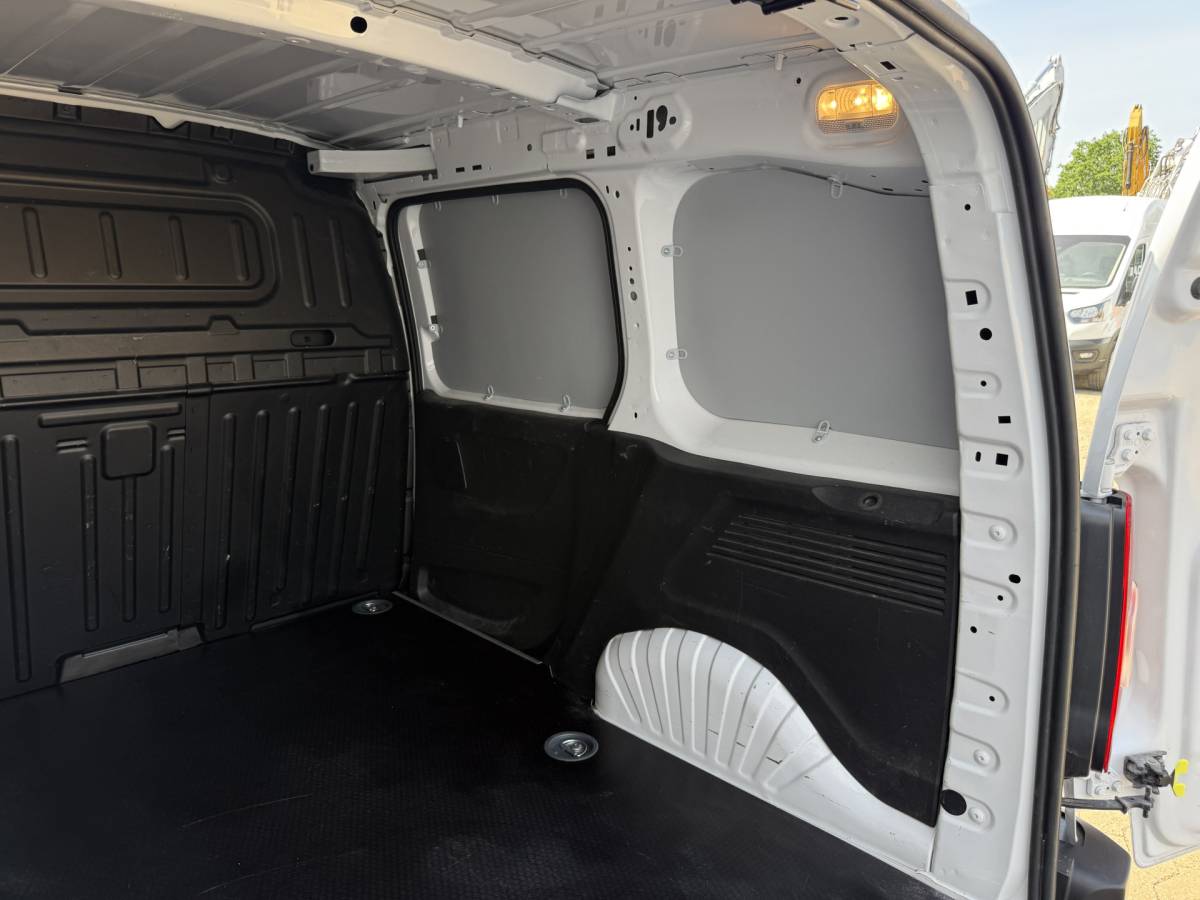 Toyota ProAce Toyota Proace City 1.5 D 100PK Nieuw Model! L1 Climate Control Cruise Control Lane Assist Stoelverwarming Parkeersensoren