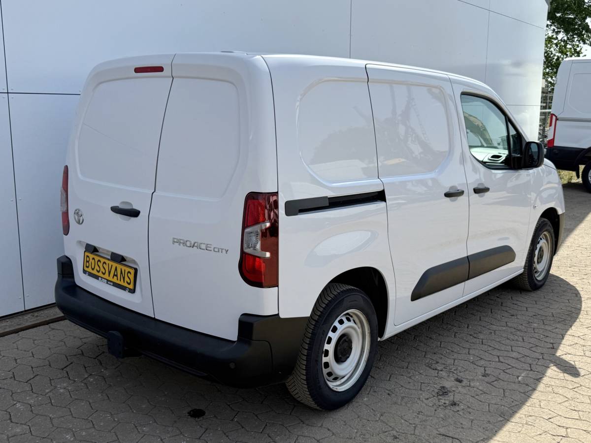 Toyota ProAce Toyota Proace City 1.5 D 100PK Nieuw Model! L1 Climate Control Cruise Control Lane Assist Stoelverwarming Parkeersensoren
