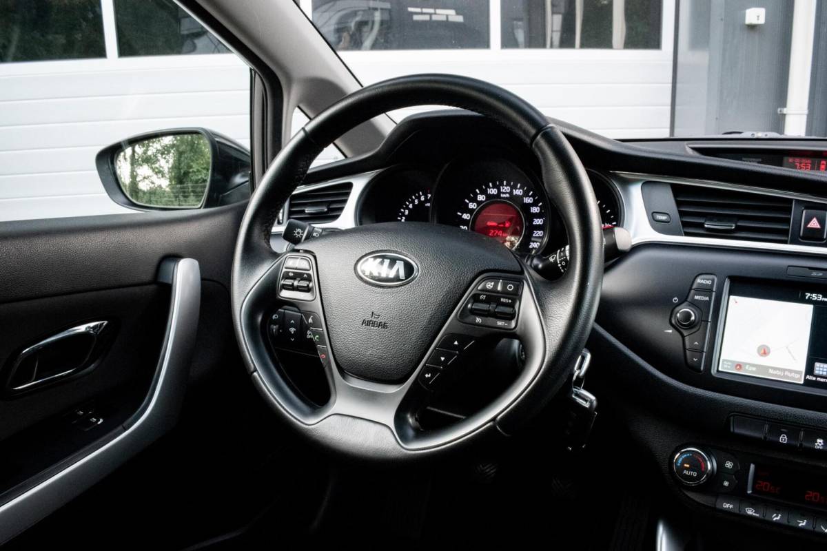 Kia cee'd Kia cee’d Sportswagon 1.0 T-GDi ComfortPlusLine Navigator|1e EIGENAAR|INCL. NW APK+SERVICEBEURT|CAMERA|CARPLAY|CLIMATE|PDC|CRUISE|NAVI