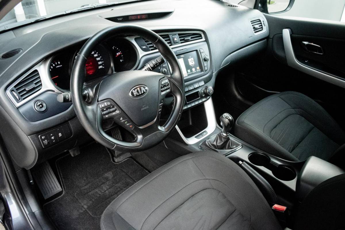 Kia cee'd Kia cee’d Sportswagon 1.0 T-GDi ComfortPlusLine Navigator|1e EIGENAAR|INCL. NW APK+SERVICEBEURT|CAMERA|CARPLAY|CLIMATE|PDC|CRUISE|NAVI