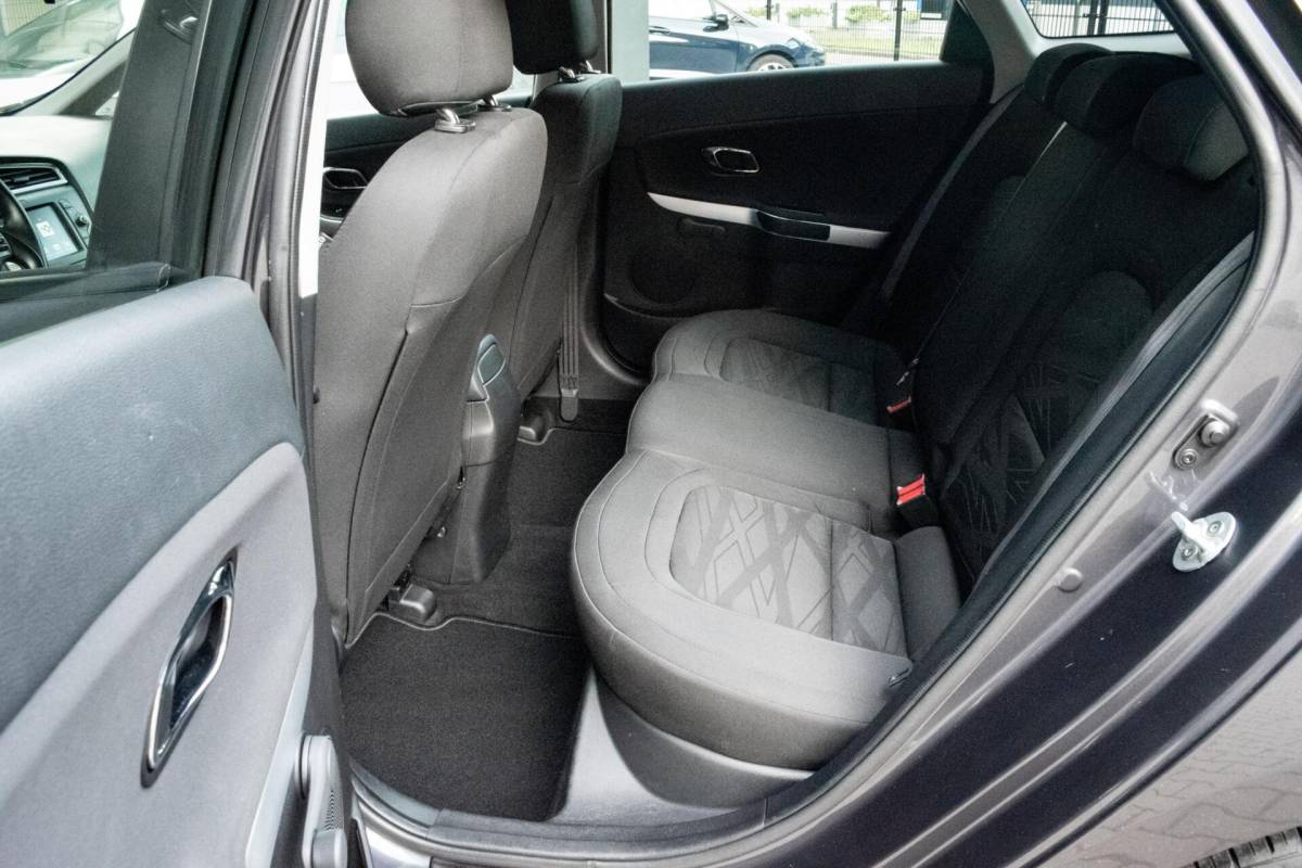 Kia cee'd Kia cee’d Sportswagon 1.0 T-GDi ComfortPlusLine Navigator|1e EIGENAAR|INCL. NW APK+SERVICEBEURT|CAMERA|CARPLAY|CLIMATE|PDC|CRUISE|NAVI