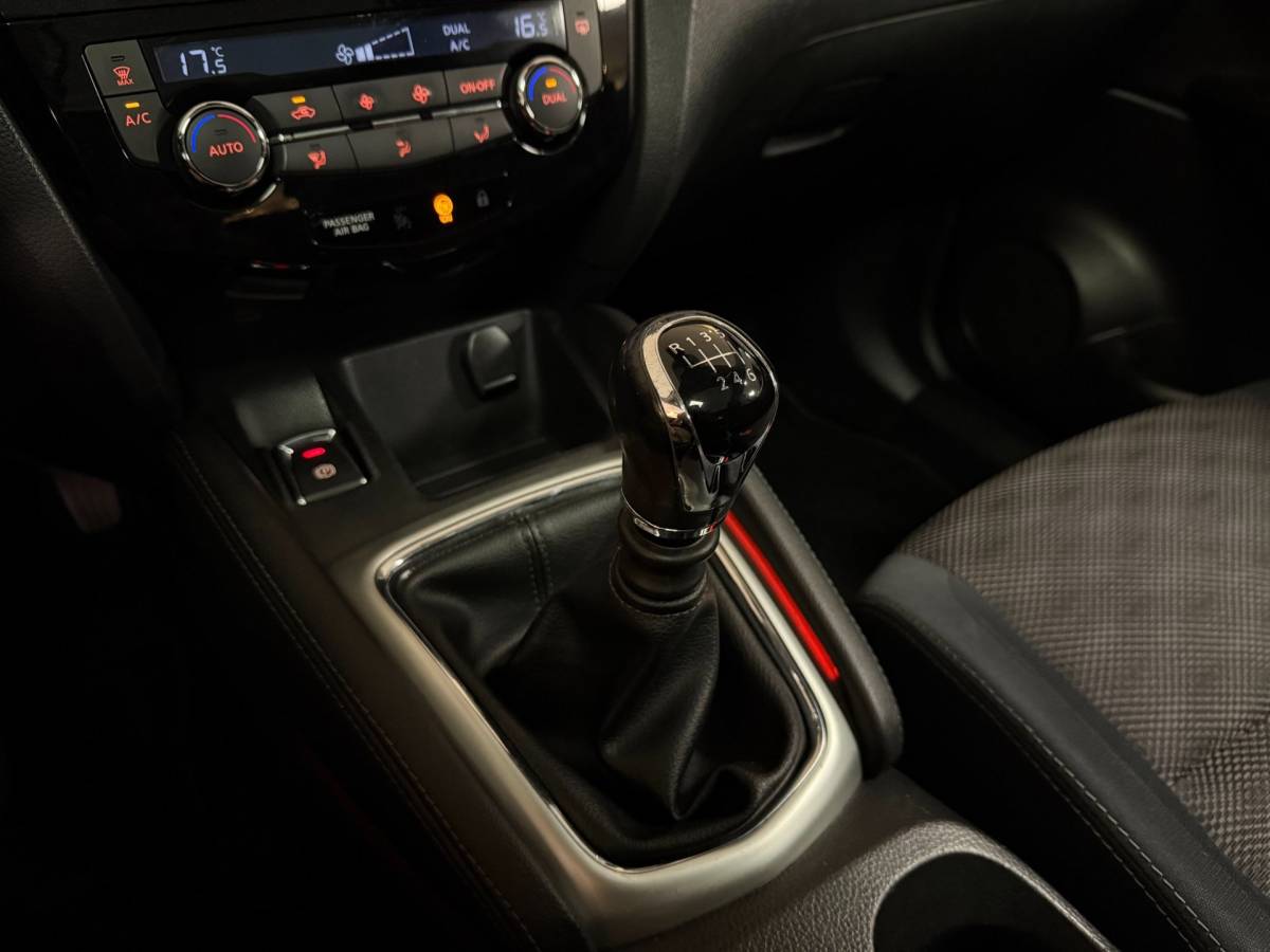 Nissan QASHQAI Nissan Qashqai 1.2 Connect Edition *Pano* Camera|Navi|Cruise|DAB|PDC|NAP