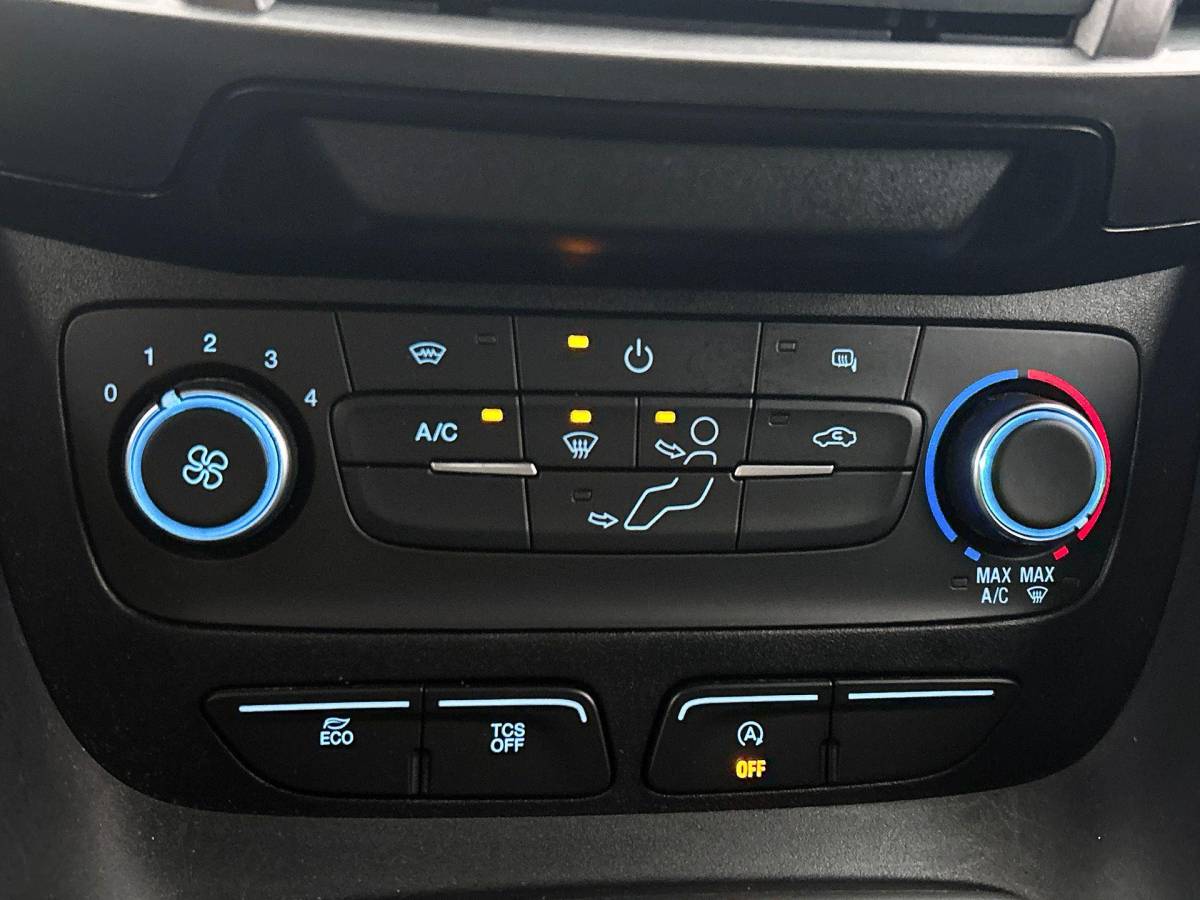 Ford Transit Connect Ford Transit Connect 1.5 EcoBlue L2 Trend Automaat Navigatie Airco Parkeersensoren Cruise Control 3Zits Camera DAB+