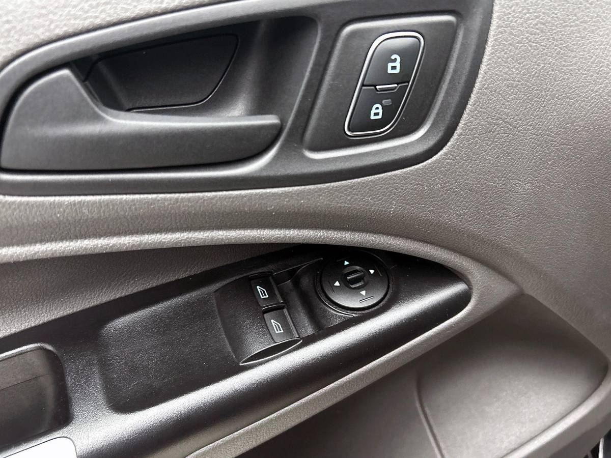 Ford Transit Connect Ford Transit Connect 1.5 EcoBlue L2 Trend Navigatie Airco Apple Carplay/Android Auto DAB+ Parkeersensoren Camera Bluetooth
