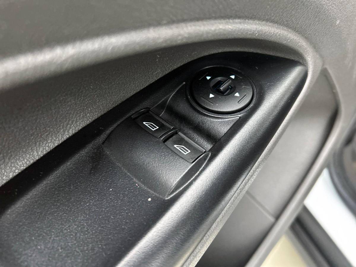 Ford Transit Connect Ford Transit Connect 1.5 EcoBlue L2 Trend Navigatie Airco DAB+ Parkeersensoren Camera Bluetooth LM Velgen Apple Carplay/Android auto 3Zits