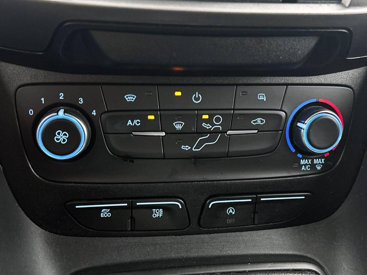 Ford Transit Connect Ford Transit Connect 1.5 EcoBlue L2 Trend Navigatie Airco DAB+ Parkeersensoren Camera Bluetooth LM Velgen Apple Carplay/Android auto 3Zits