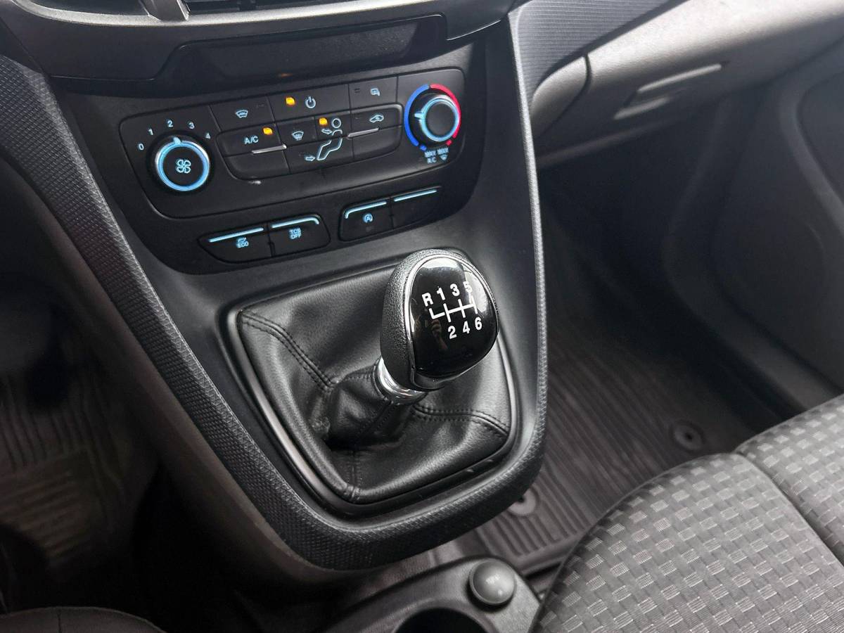 Ford Transit Connect Ford Transit Connect 1.5 EcoBlue L2 Trend Navigatie Airco DAB+ Parkeersensoren Camera Bluetooth LM Velgen Apple Carplay/Android auto 3Zits