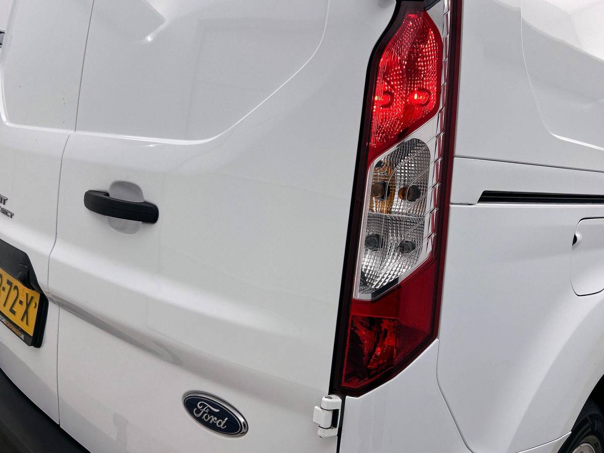Ford Transit Connect Ford Transit Connect 1.5 EcoBlue L2 Trend Navigatie Airco DAB+ Parkeersensoren Camera Bluetooth LM Velgen Apple Carplay/Android auto 3Zits