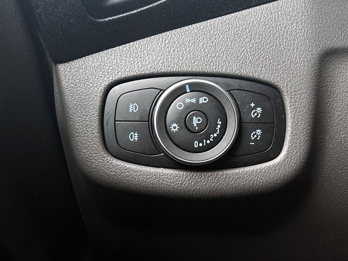 Ford Transit Connect Ford Transit Connect 1.5 EcoBlue L2 Trend Navigatie Airco DAB+ Parkeersensoren Camera Bluetooth LM Velgen Apple Carplay/Android auto 3Zits