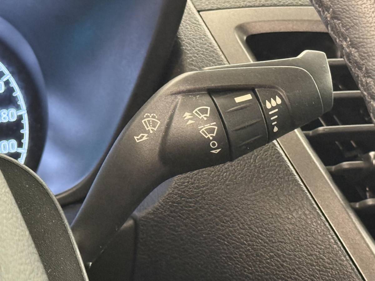 Ford Transit Connect Ford Transit Connect 1.5 EcoBlue L2 Trend Navigatie Airco DAB+ Parkeersensoren Camera Bluetooth LM Velgen Apple Carplay/Android auto 3Zits