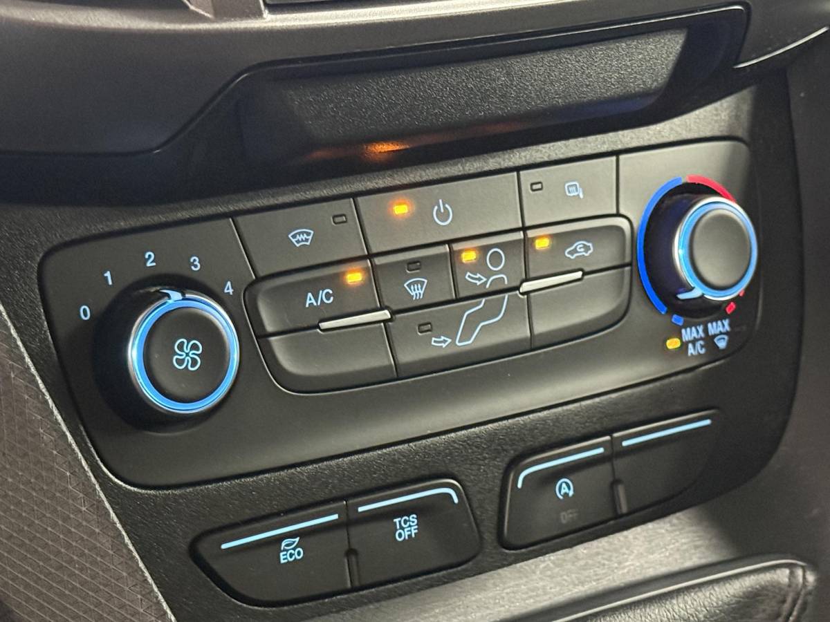 Ford Transit Connect Ford Transit Connect 1.5 EcoBlue L2 Trend Navigatie Airco DAB+ Parkeersensoren Camera Bluetooth LM Velgen Apple Carplay/Android auto 3Zits