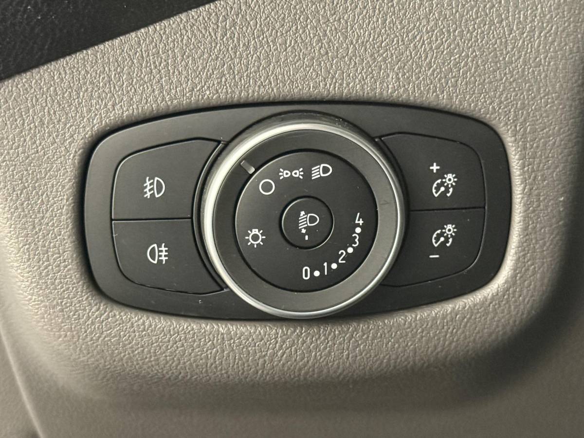 Ford Transit Connect Ford Transit Connect 1.5 EcoBlue L2 Trend Navigatie Airco DAB+ Parkeersensoren Camera Bluetooth LM Velgen Apple Carplay/Android auto 3Zits