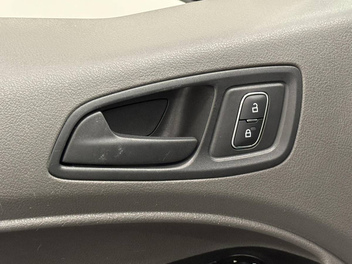 Ford Transit Connect Ford Transit Connect 1.5 EcoBlue L2 Trend Navigatie Airco DAB+ Parkeersensoren Camera Bluetooth LM Velgen Apple Carplay/Android auto 3Zits