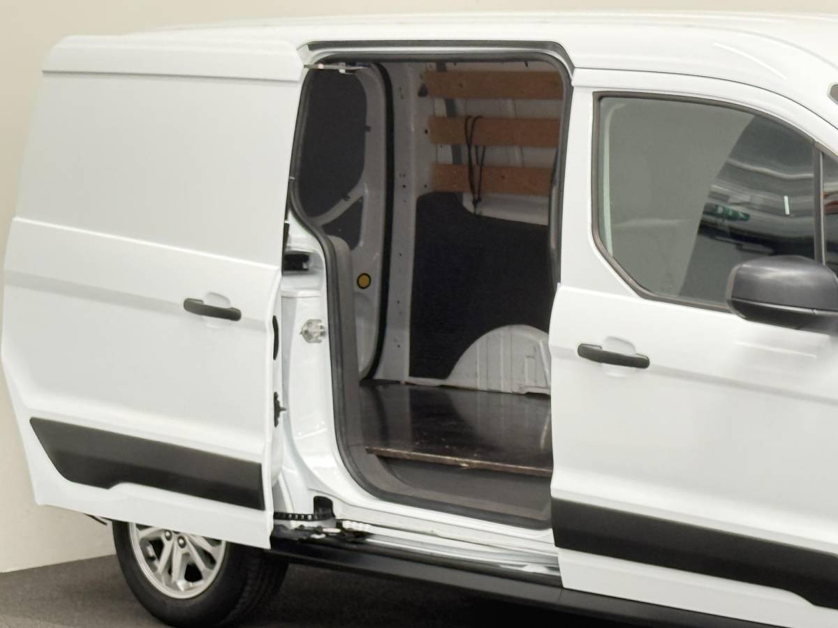 Ford Transit Connect Ford Transit Connect 1.5 EcoBlue L2 Trend Navigatie Airco DAB+ Parkeersensoren Camera Bluetooth LM Velgen Apple Carplay/Android auto 3Zits