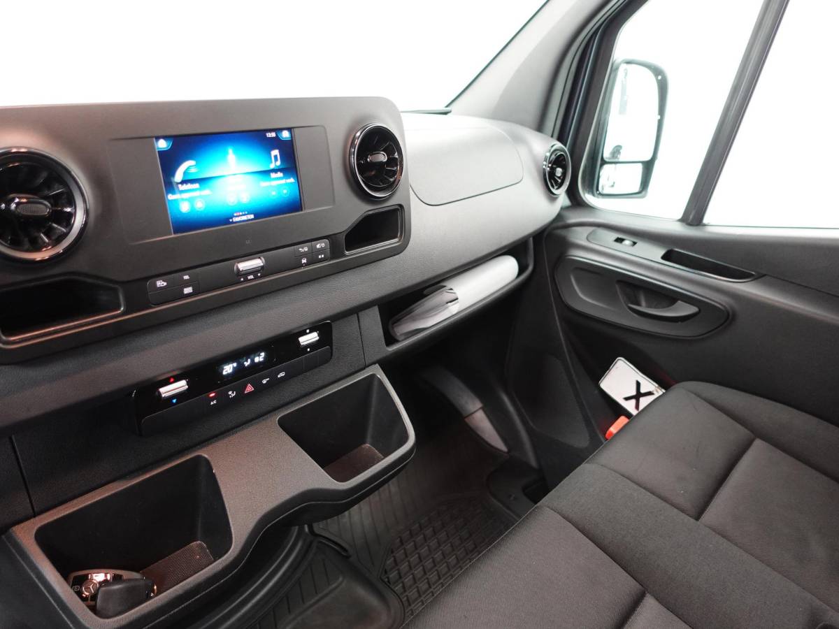Mercedes-Benz Sprinter Mercedes-Benz Sprinter 311 1.9 CDI L3H2 Automaat Airco Navi Imperiaal Cruise Trekhaak