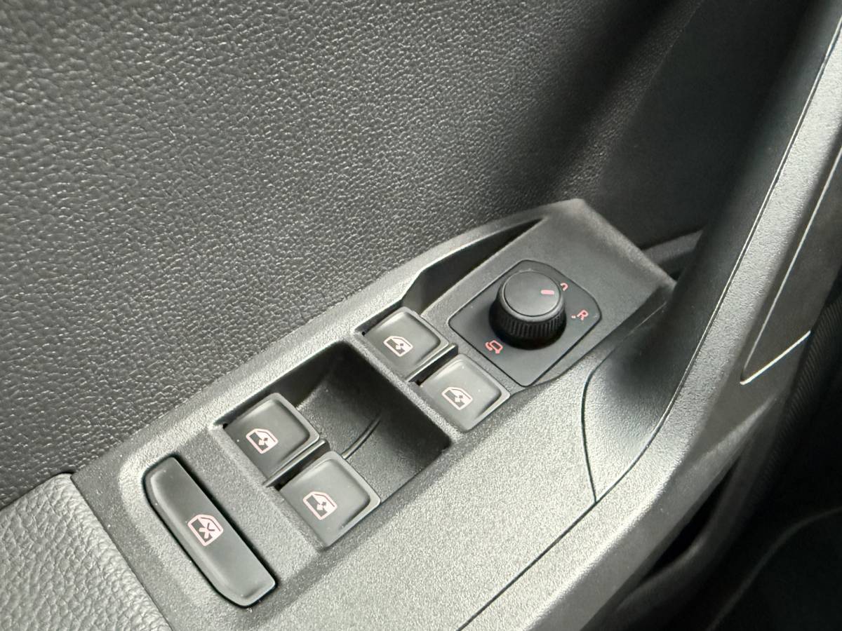 SEAT Arona SEAT Arona BWJ 2021 1.0 TSI 96 PK Style Business Intense FULL LED | CAMERA | KEYLESS | ADAPTIVE CRUISE |  CARPLAY + ANDROID | NAVI | CLIMA | LMV | PDC
