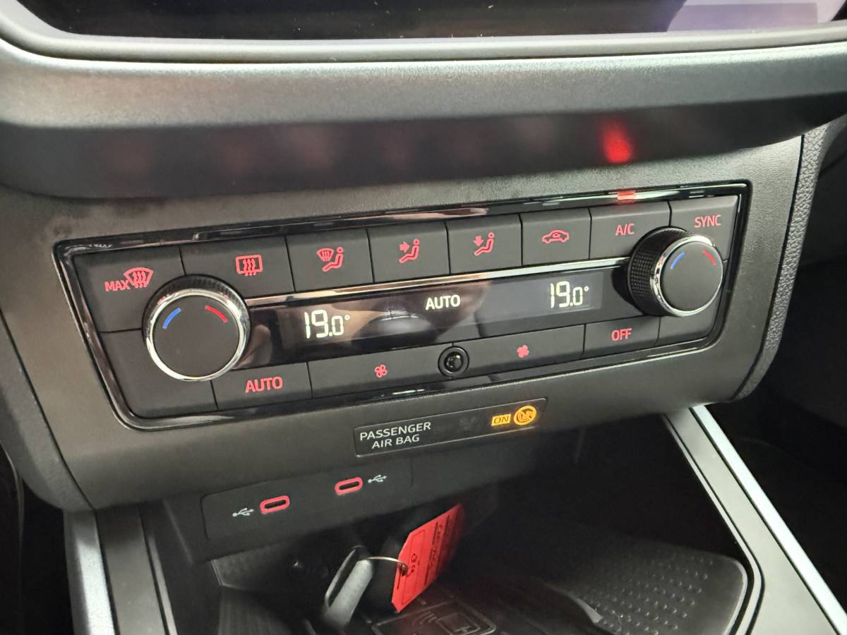 SEAT Arona SEAT Arona BWJ 2021 1.0 TSI 96 PK Style Business Intense FULL LED | CAMERA | KEYLESS | ADAPTIVE CRUISE |  CARPLAY + ANDROID | NAVI | CLIMA | LMV | PDC