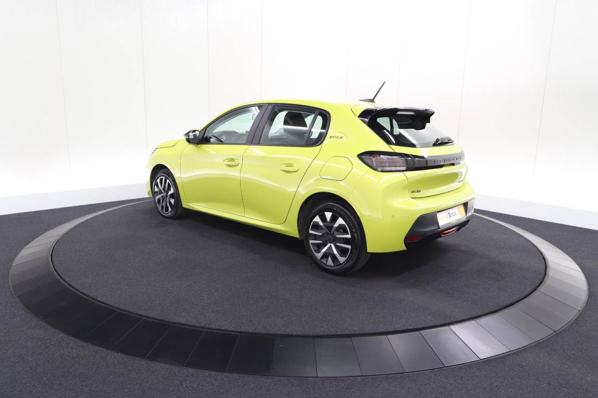 Peugeot 208 Peugeot 208 1.2 Hybrid 110 e-DCS6 Style | Parkeersensoren | Apple Carplay | Cruise Control | Airco
