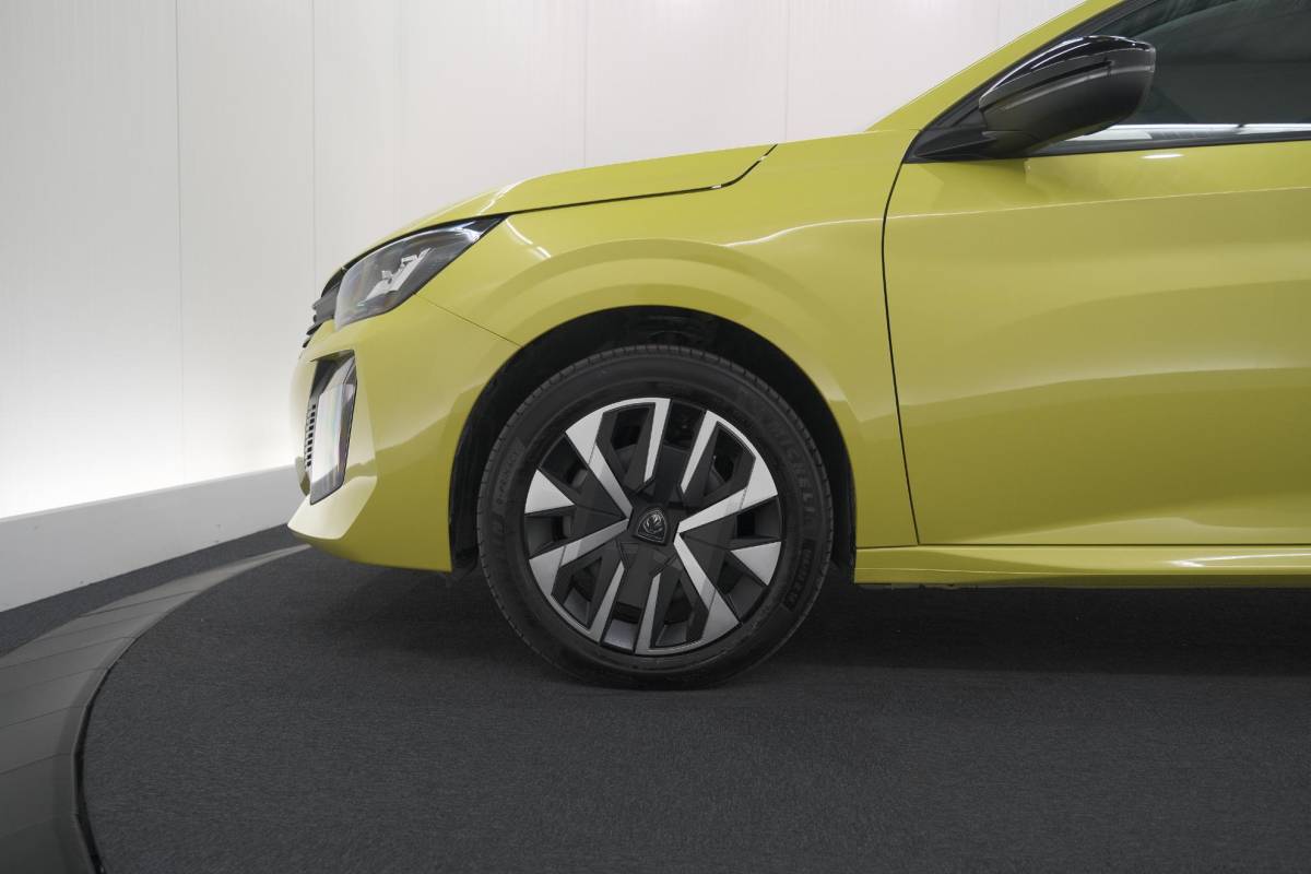 Peugeot 208 Peugeot 208 1.2 Hybrid 110 e-DCS6 Style | Parkeersensoren | Apple Carplay | Cruise Control | Airco