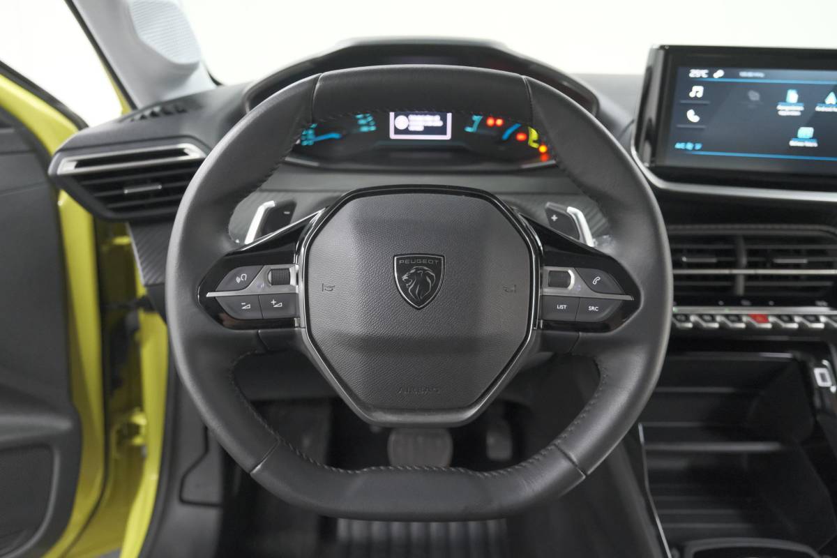 Peugeot 208 Peugeot 208 1.2 Hybrid 110 e-DCS6 Style | Parkeersensoren | Apple Carplay | Cruise Control | Airco