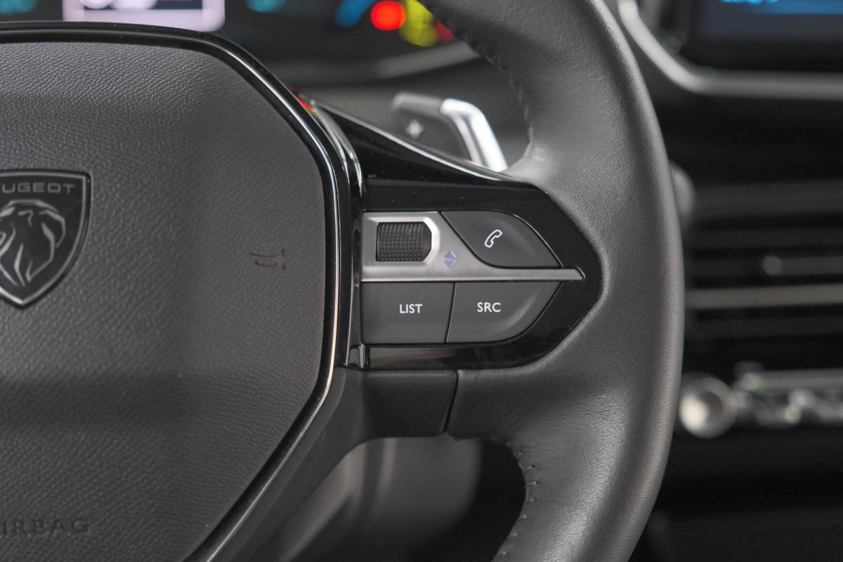 Peugeot 208 Peugeot 208 1.2 Hybrid 110 e-DCS6 Style | Parkeersensoren | Apple Carplay | Cruise Control | Airco