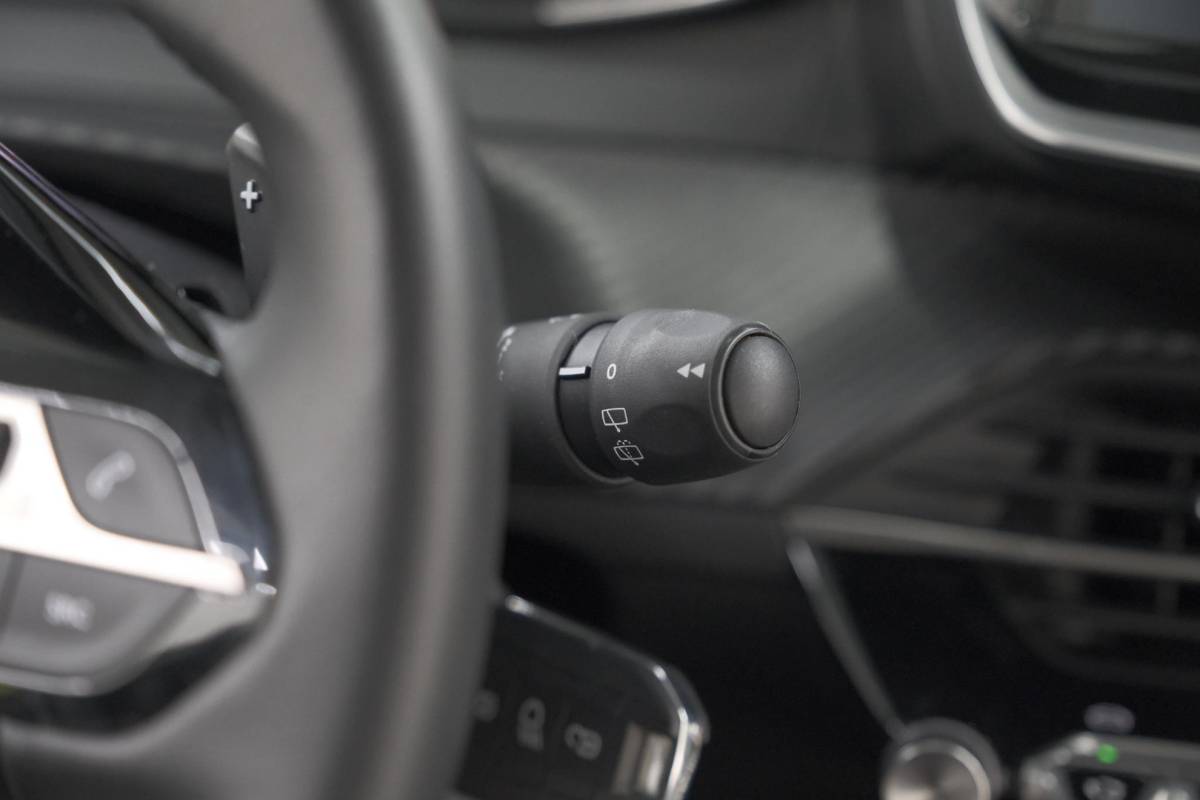Peugeot 208 Peugeot 208 1.2 Hybrid 110 e-DCS6 Style | Parkeersensoren | Apple Carplay | Cruise Control | Airco