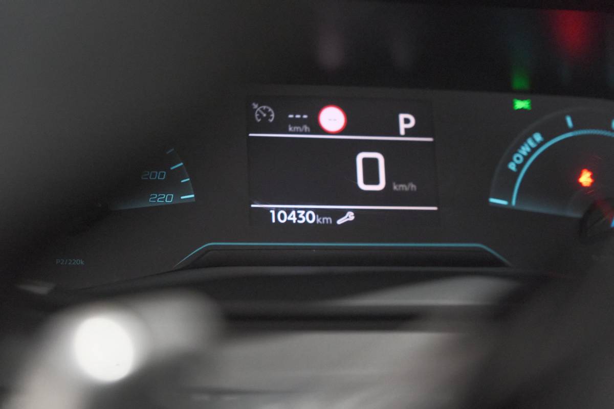 Peugeot 208 Peugeot 208 1.2 Hybrid 110 e-DCS6 Style | Parkeersensoren | Apple Carplay | Cruise Control | Airco