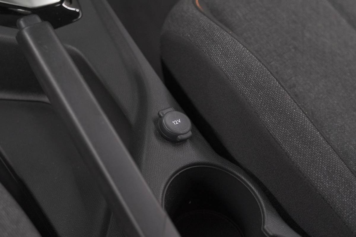 Peugeot 208 Peugeot 208 1.2 Hybrid 110 e-DCS6 Style | Parkeersensoren | Apple Carplay | Cruise Control | Airco