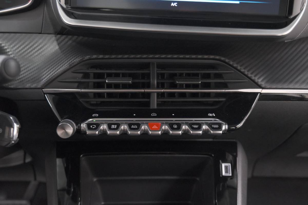 Peugeot 208 Peugeot 208 1.2 Hybrid 110 e-DCS6 Style | Parkeersensoren | Apple Carplay | Cruise Control | Airco