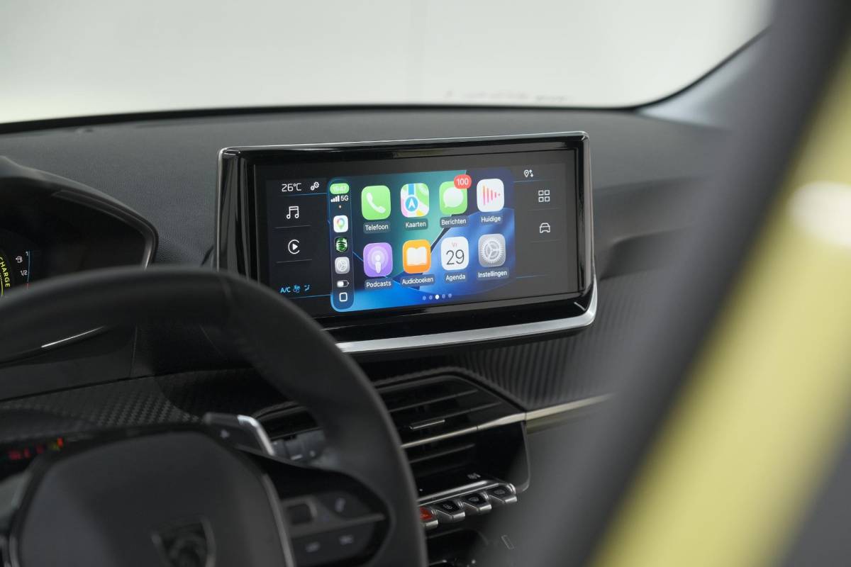 Peugeot 208 Peugeot 208 1.2 Hybrid 110 e-DCS6 Style | Parkeersensoren | Apple Carplay | Cruise Control | Airco