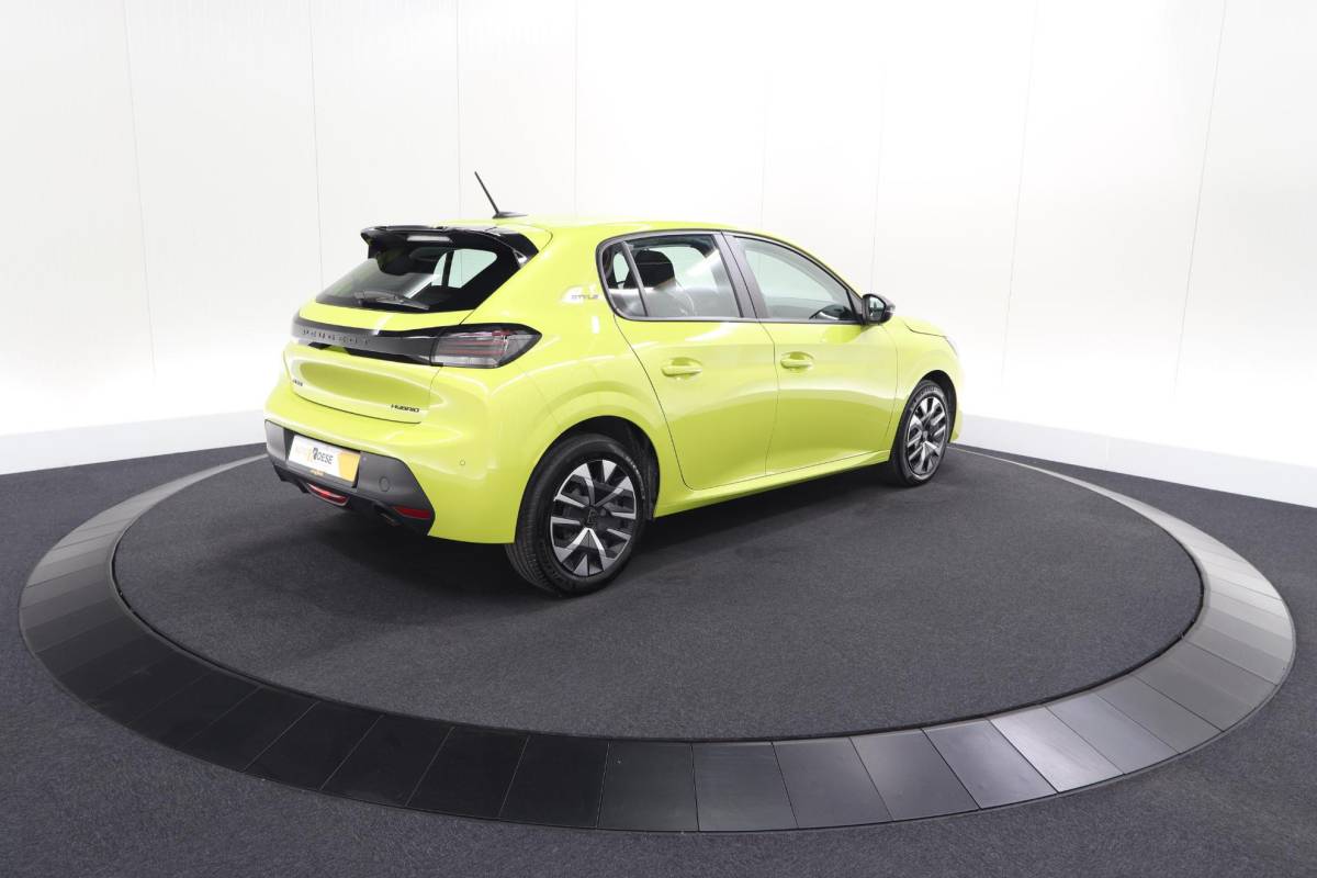 Peugeot 208 Peugeot 208 1.2 Hybrid 110 e-DCS6 Style | Parkeersensoren | Apple Carplay | Cruise Control | Airco