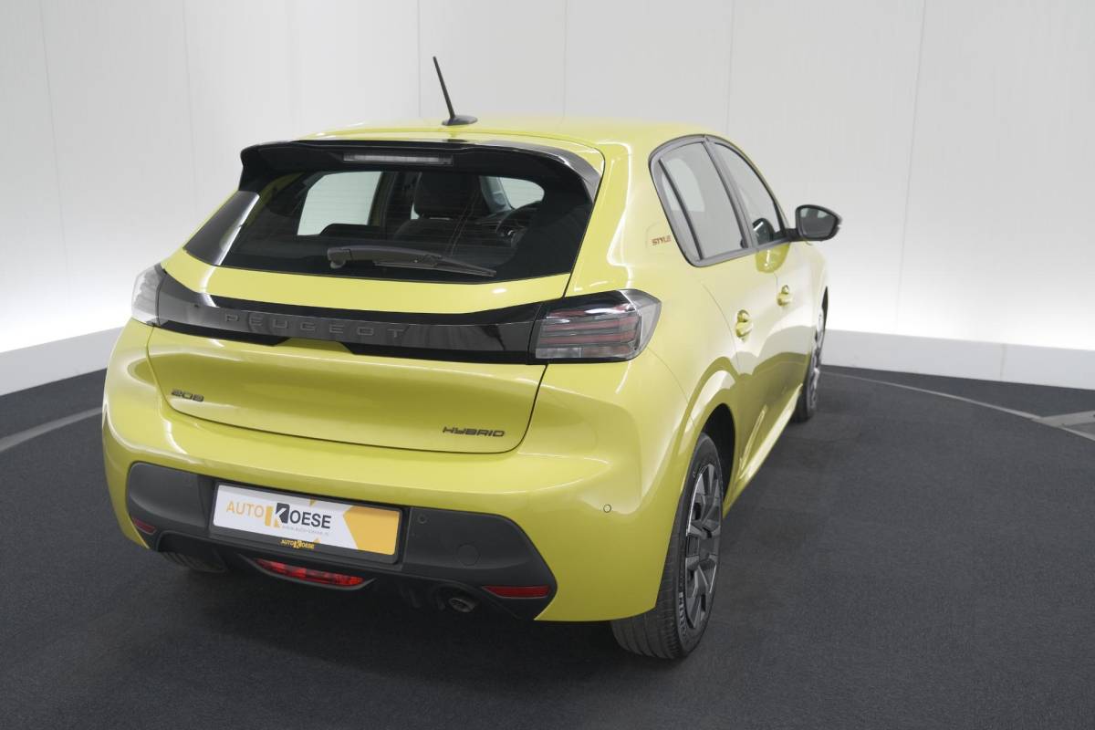Peugeot 208 Peugeot 208 1.2 Hybrid 110 e-DCS6 Style | Parkeersensoren | Apple Carplay | Cruise Control | Airco