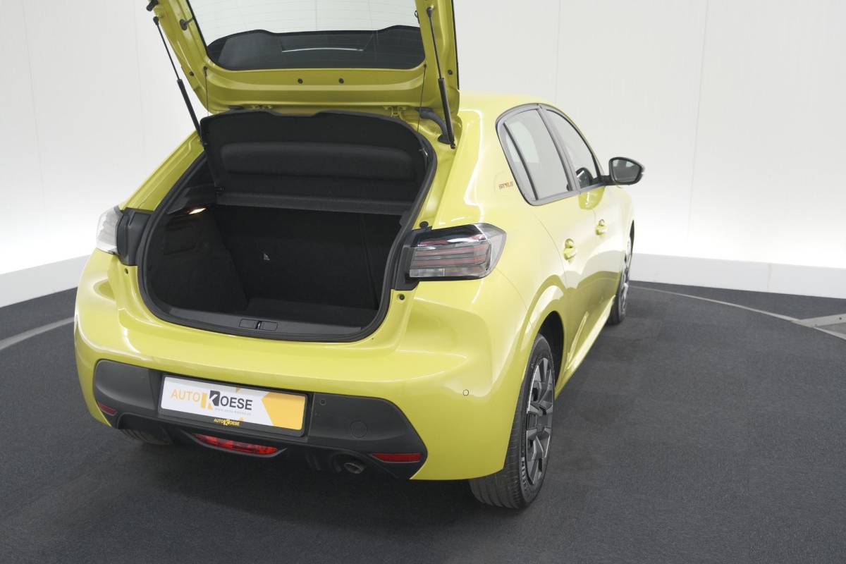 Peugeot 208 Peugeot 208 1.2 Hybrid 110 e-DCS6 Style | Parkeersensoren | Apple Carplay | Cruise Control | Airco