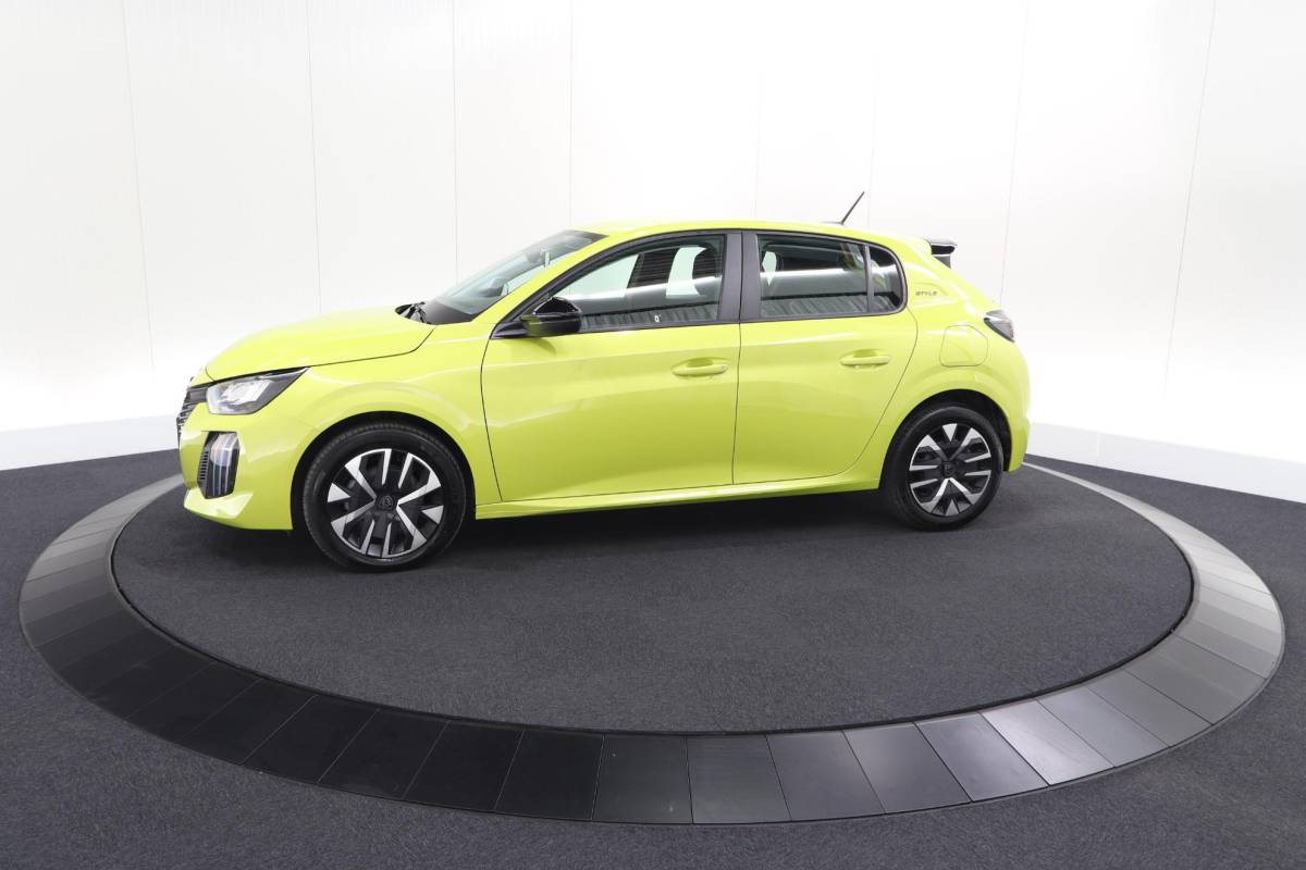 Peugeot 208 Peugeot 208 1.2 Hybrid 110 e-DCS6 Style | Parkeersensoren | Apple Carplay | Cruise Control | Airco